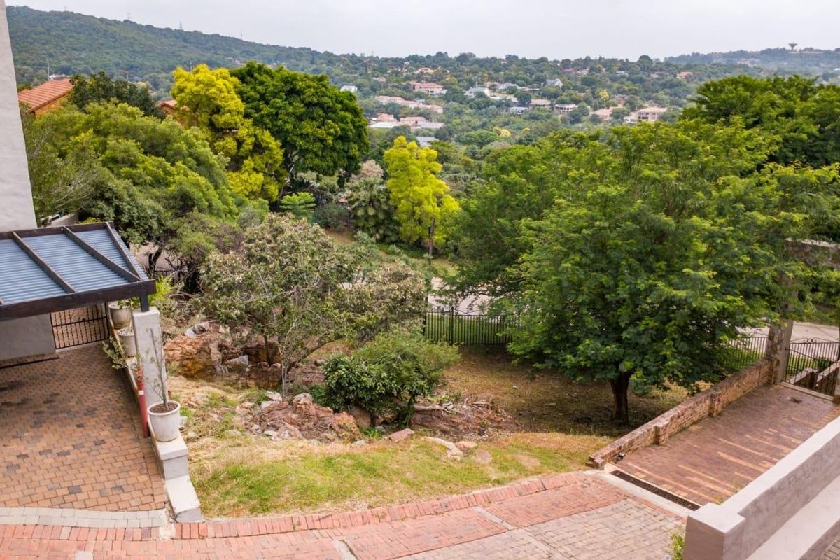 Nestled in a sought-after estate in Pretoria East, this exceptional 431 sqm parcel of land offers a rare opportunity to build your dream home in a setting of timeless beauty. With sweeping, breathtaking views, this is the closest you’ll come to the e - Photo 5