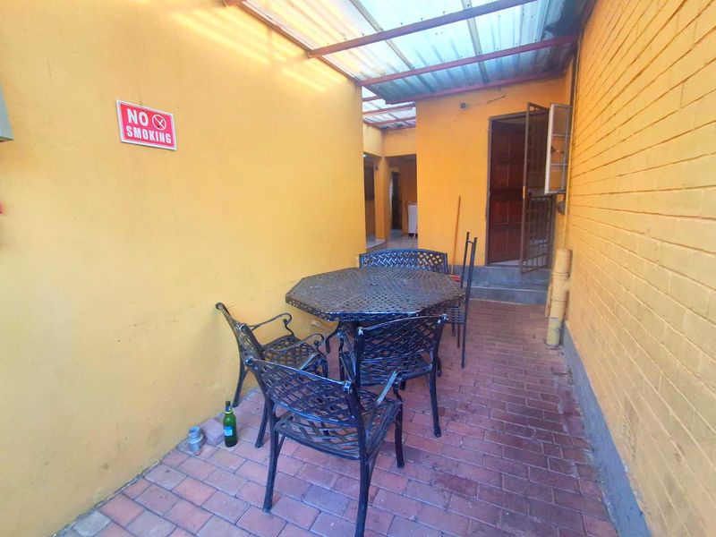 Fully furnished property in Jan Hofmeyer near the University of Johannesburg and the SABC offices, ideal for student accommodation near the and the SABC office - Photo 6