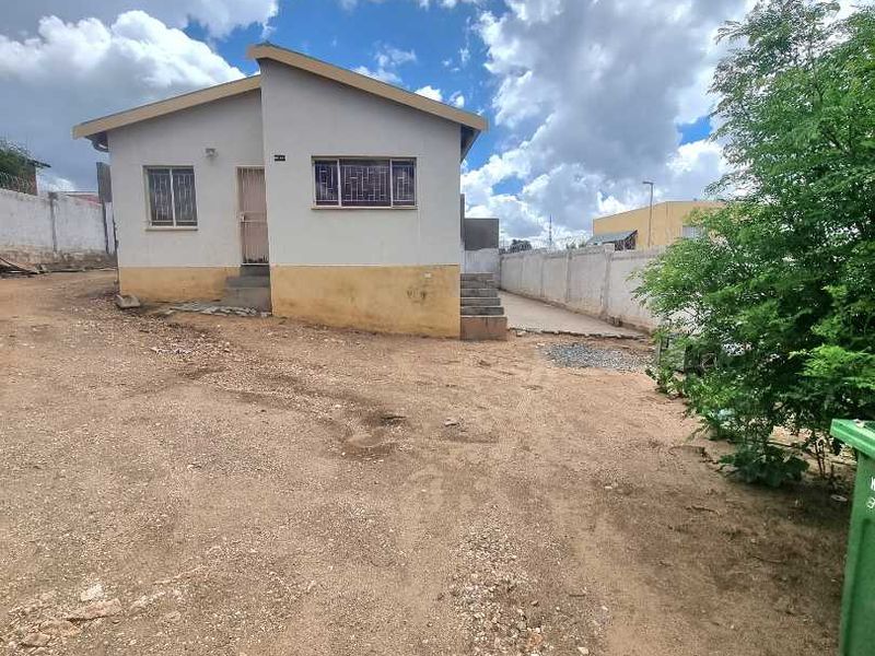 HOUSE FOR SALE - GREENWELL, KATUTURA - Photo 4