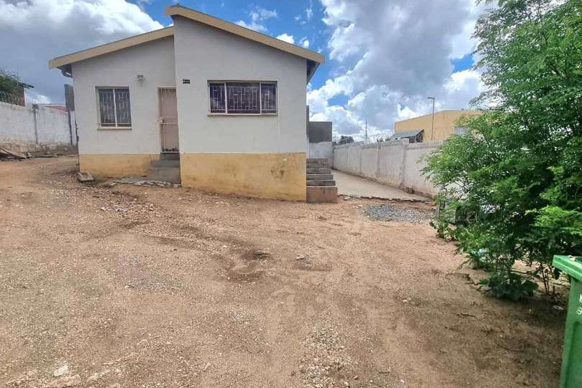 HOUSE FOR SALE - GREENWELL, KATUTURA - Photo 4