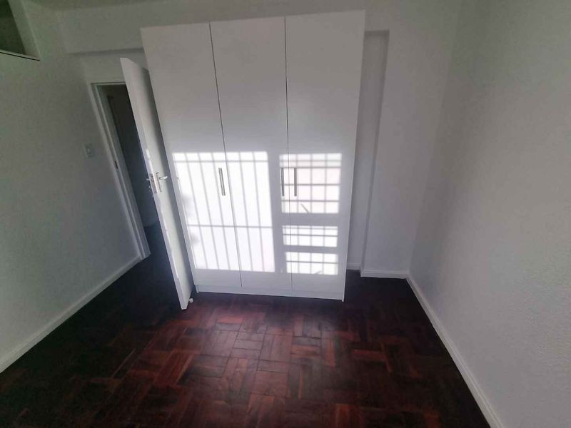 Newly Renovated Spacious Two-bedroom Apartment To Rent in Tamboerskloof! - Photo 8