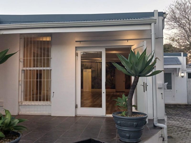 Prime Constantia 95 sqm Office with potential Rental Offset. - Photo 3