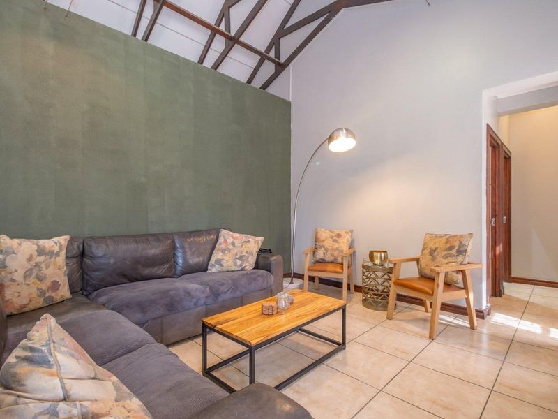 Magnificent lock-up-and-go home in sought-after Midstream. - Photo 5