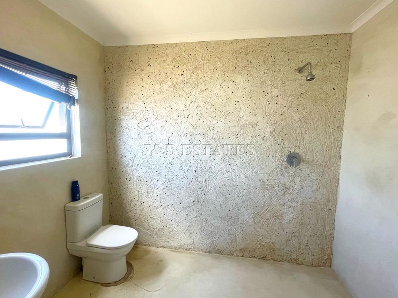 Modern 3-Bedroom House - Photo 10