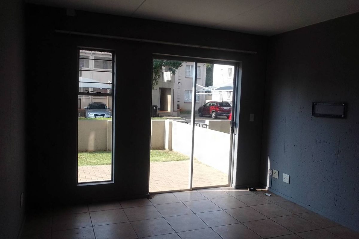 Groundfloor 1 Bedroom Apartment Flat For Sale in Boksburg Klippoortjie. - Photo 3