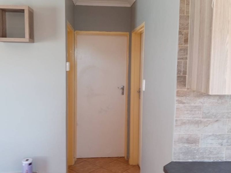 Glenway estate house for sale - Photo 8