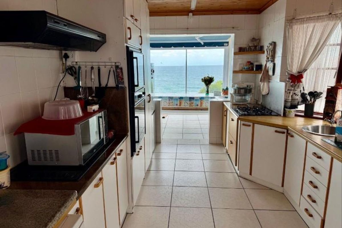 3 Bedroom House for Sale in Dana bay - Photo 5