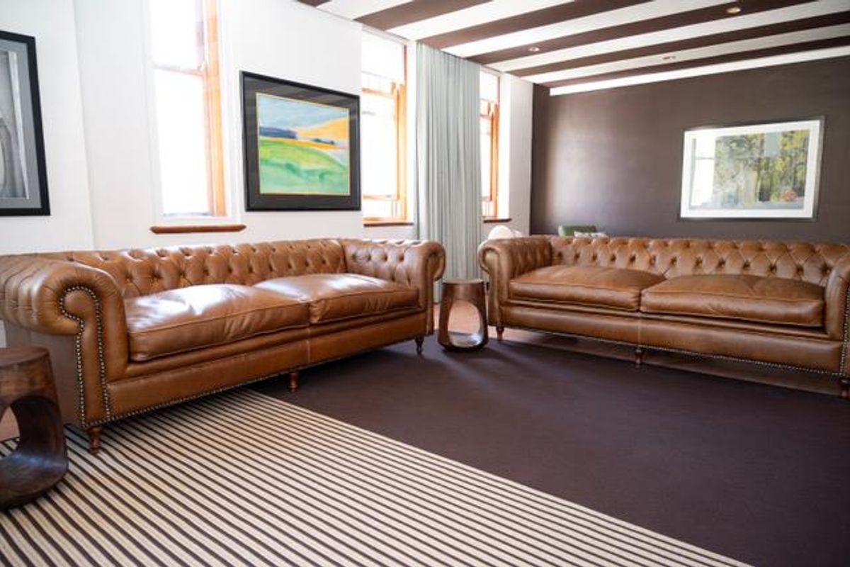 Modern 2 - Bedroom City Retreat in Greenmarket Square – Newly Renovated! - Photo 2