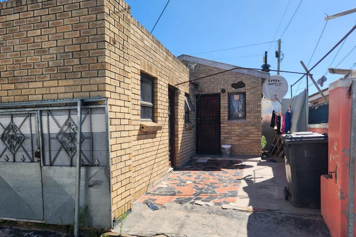 Charming Two-Bedroom House for Sale in Mfuleni - R480,000 Cash - Photo 5