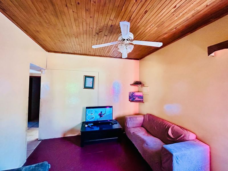 A house in Soweto for Sale N$880 000 - Photo 2