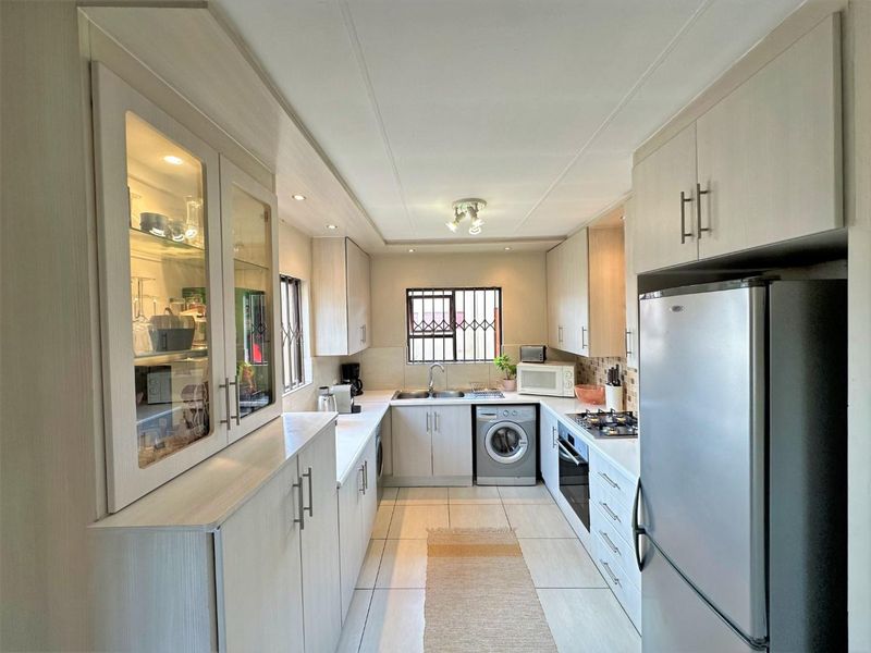 Pet Friendly two-bedroom two-bathroom ground floor simplex home for rent in North Riding - Photo 9