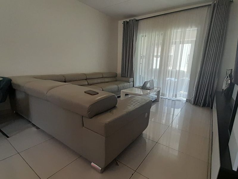 Stunning ground floor townhouse in pomona - Photo 8