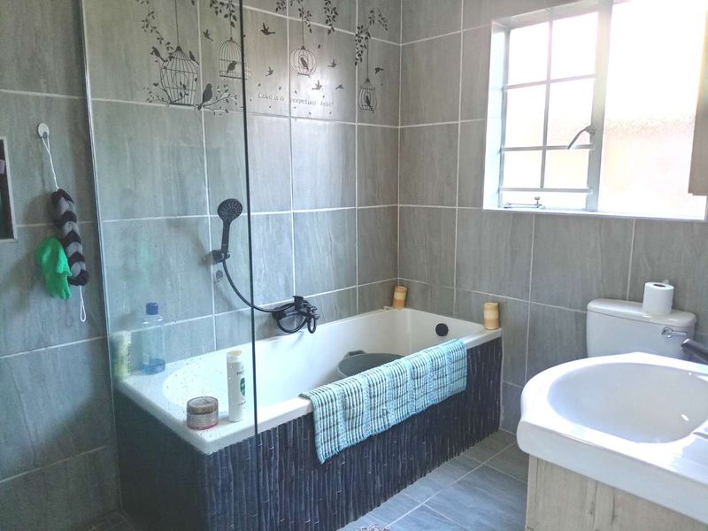 PICTURE PERFECT STARTNER OR SCALLING DOWN UNIT... - Photo 6