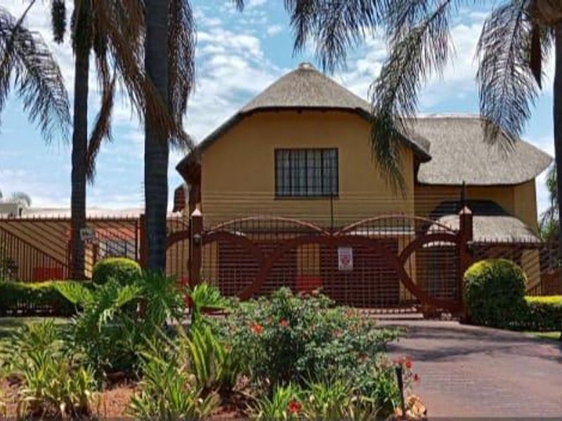 3 bedroom modern home - Photo 2