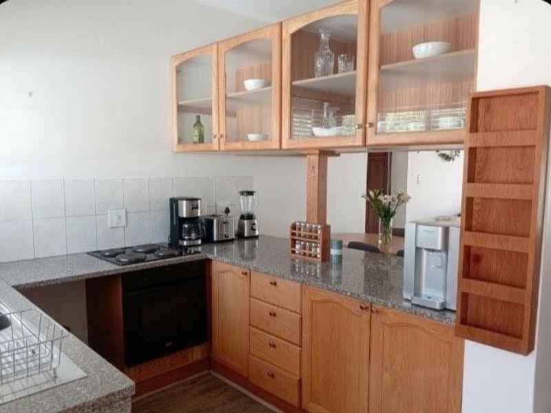 Modern Renovated Townhouse Offering Style, Comfort and Convenience - Photo 3