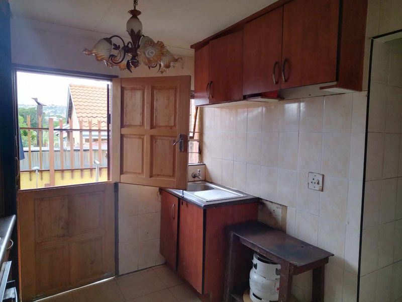 3 bedrooms house for sale in Soshanguve BB - Photo 10