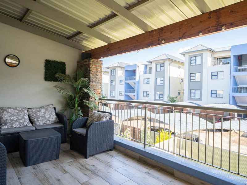 Modern 2 Bed 2 Bath Apartment in Lifestyle Complex - Photo 8