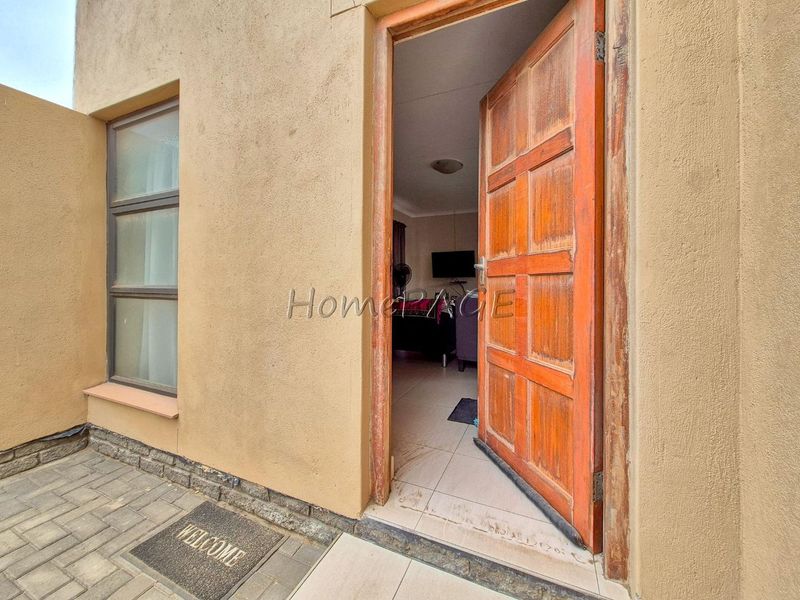 Hermes, Walvis Bay:  Neat 3 Bedr Townhouse is for Sale - Photo 5