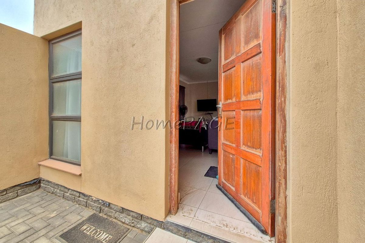 Hermes, Walvis Bay:  Neat 3 Bedr Townhouse is for Sale - Photo 5