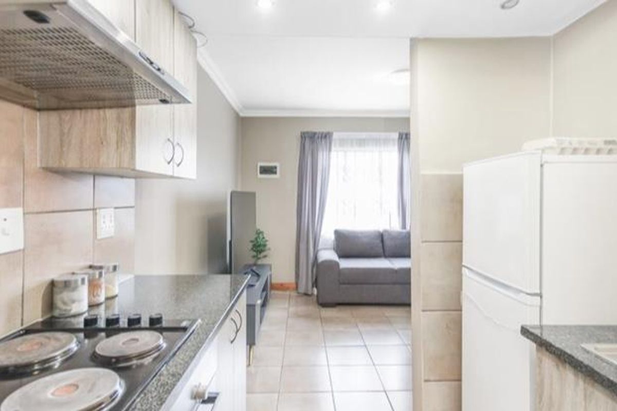 Welcome to a modern urban retreat! - Photo 4