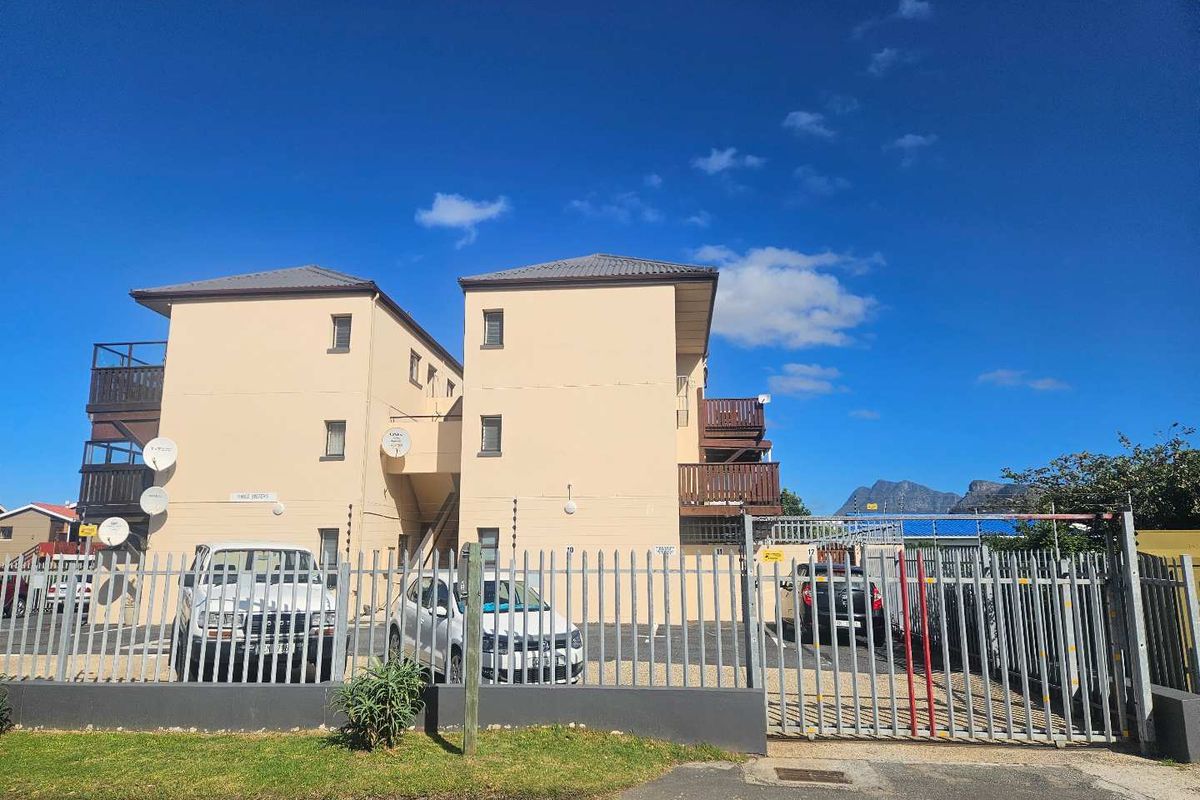 Ground floor 1 Bedroom flat in Three Sisters Kleinmond - Photo 3