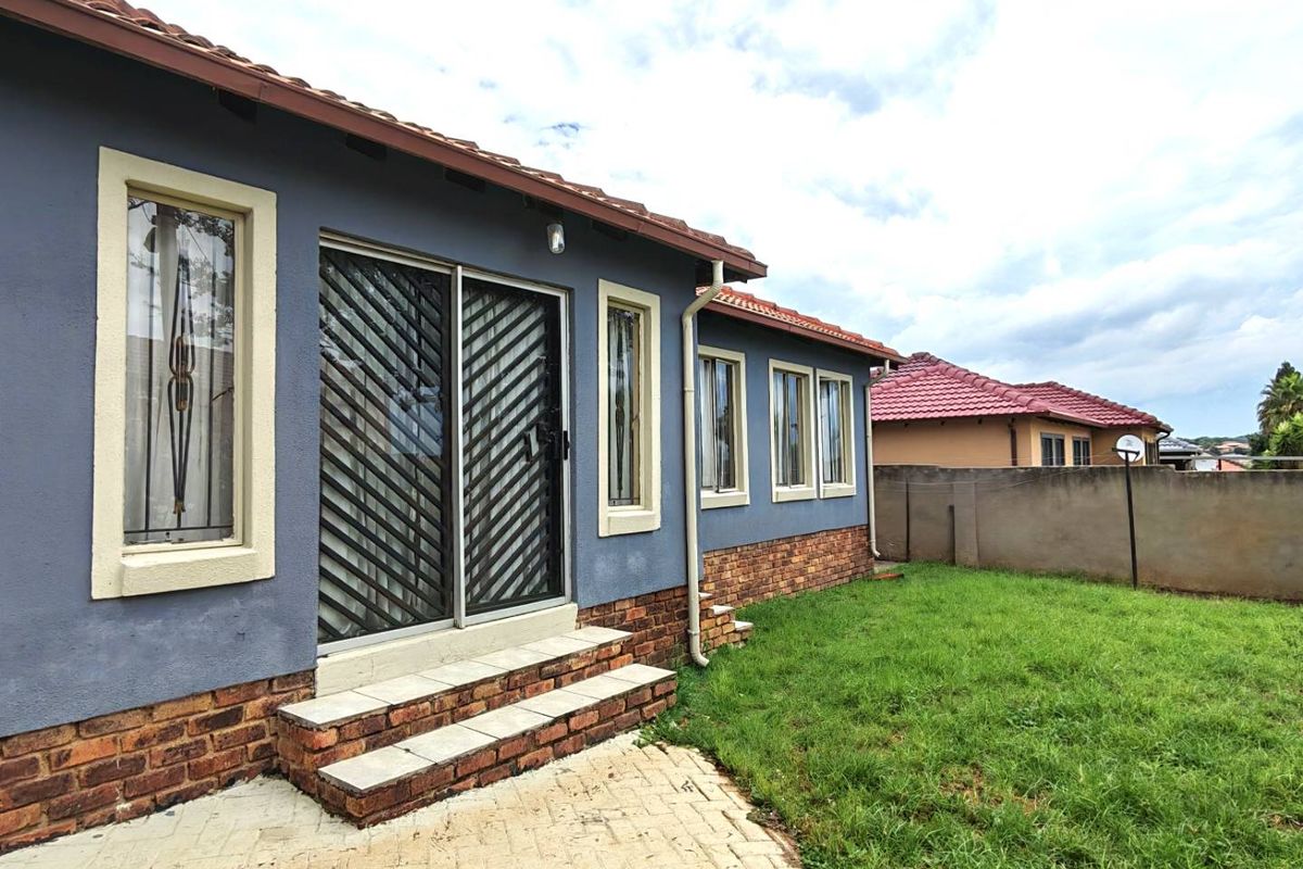 4 Bedroom House for Sale in Cosmo City - Photo 4