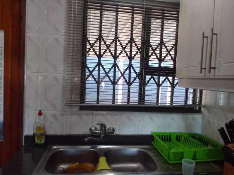 Cozy 3-Bedroom Home with Carport, Satellite Dish, and Comfortable Living Spaces - Photo 3