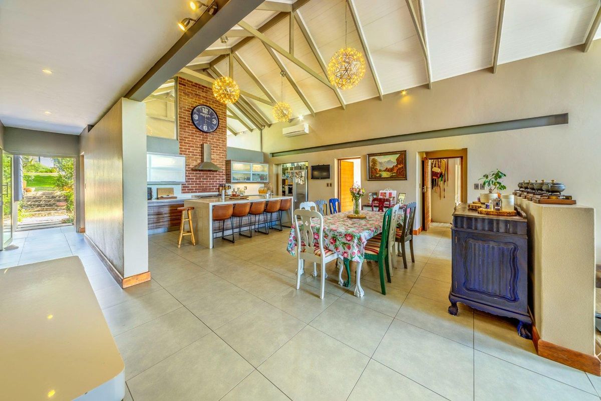 An Exquisite 4 Bed House For Sale in Copperleaf Golf Estate - Photo 3