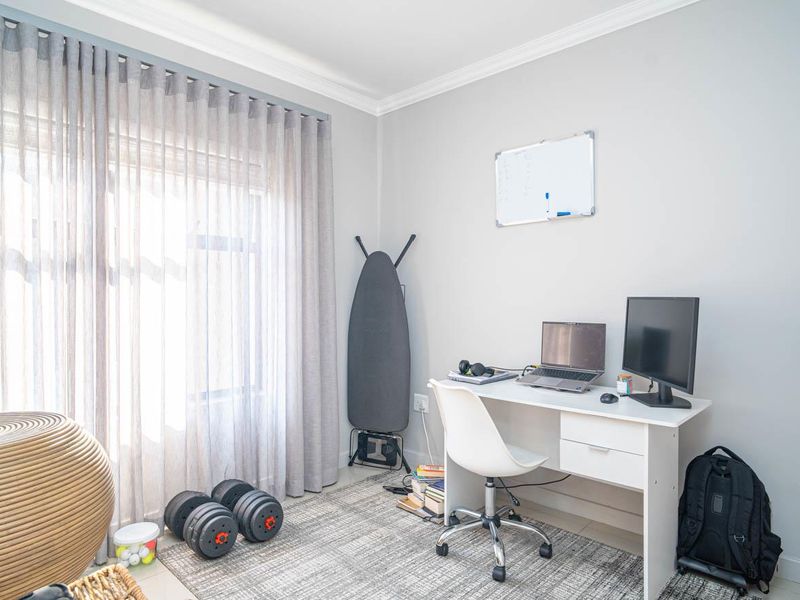 Modern Move-In Ready 3 Bedroom Apartment in The Falls Lifestyle Estate - Photo 10