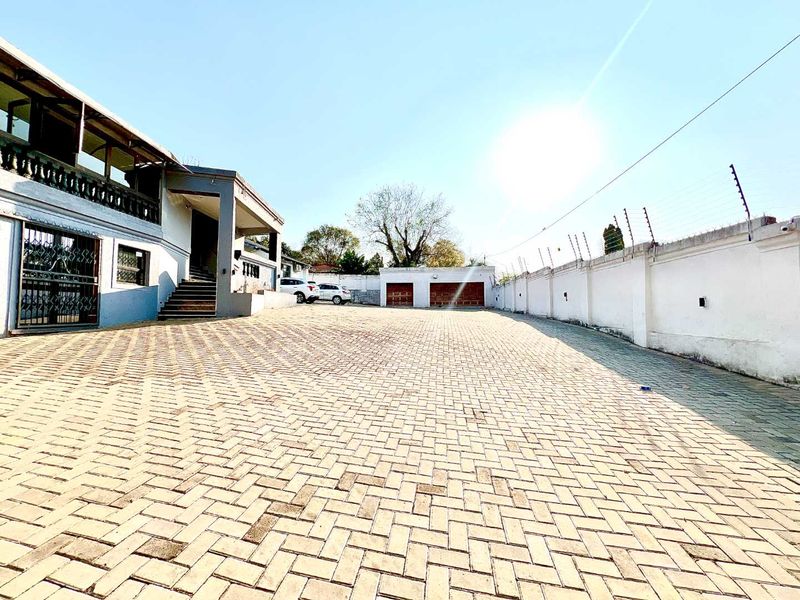 Spacious -5 Bedroom Home in Muckleneuck – Ideal for Family Living or Business - Photo 5