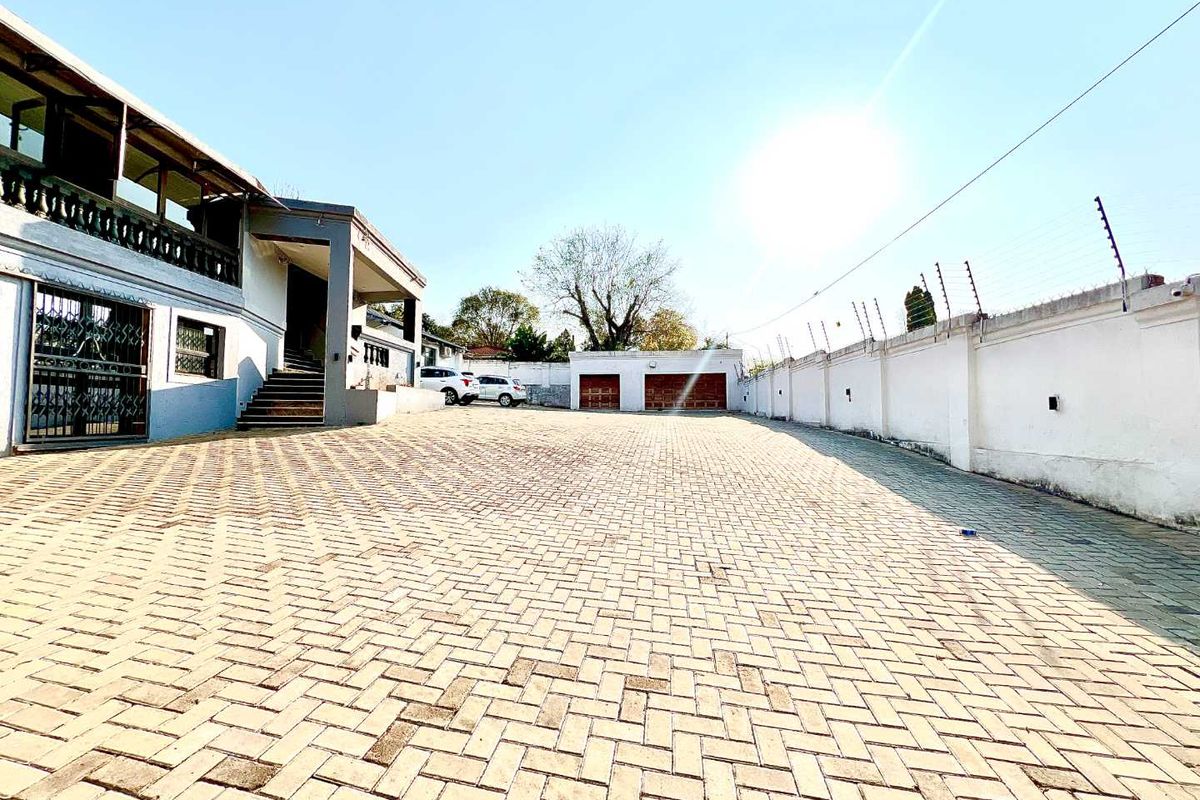 Spacious -5 Bedroom Home in Muckleneuck – Ideal for Family Living or Business - Photo 5