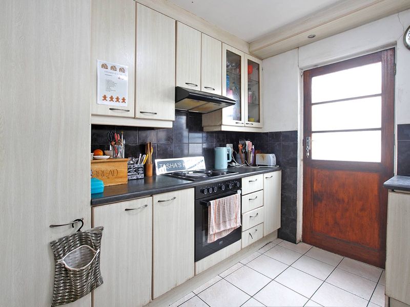 DELIGHTFUL, CHARMING AND RELAXED - Photo 9