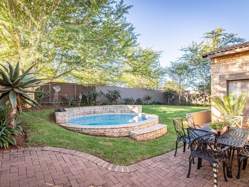 Estate Living - Photo 3