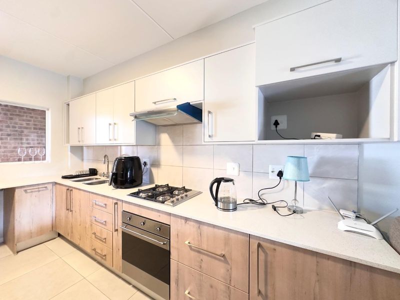 2 Bedroom Townhouse With An Enclosed Patio - Photo 8