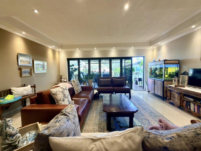 4 Bedroom House For Sale in Auasblick - Photo 3