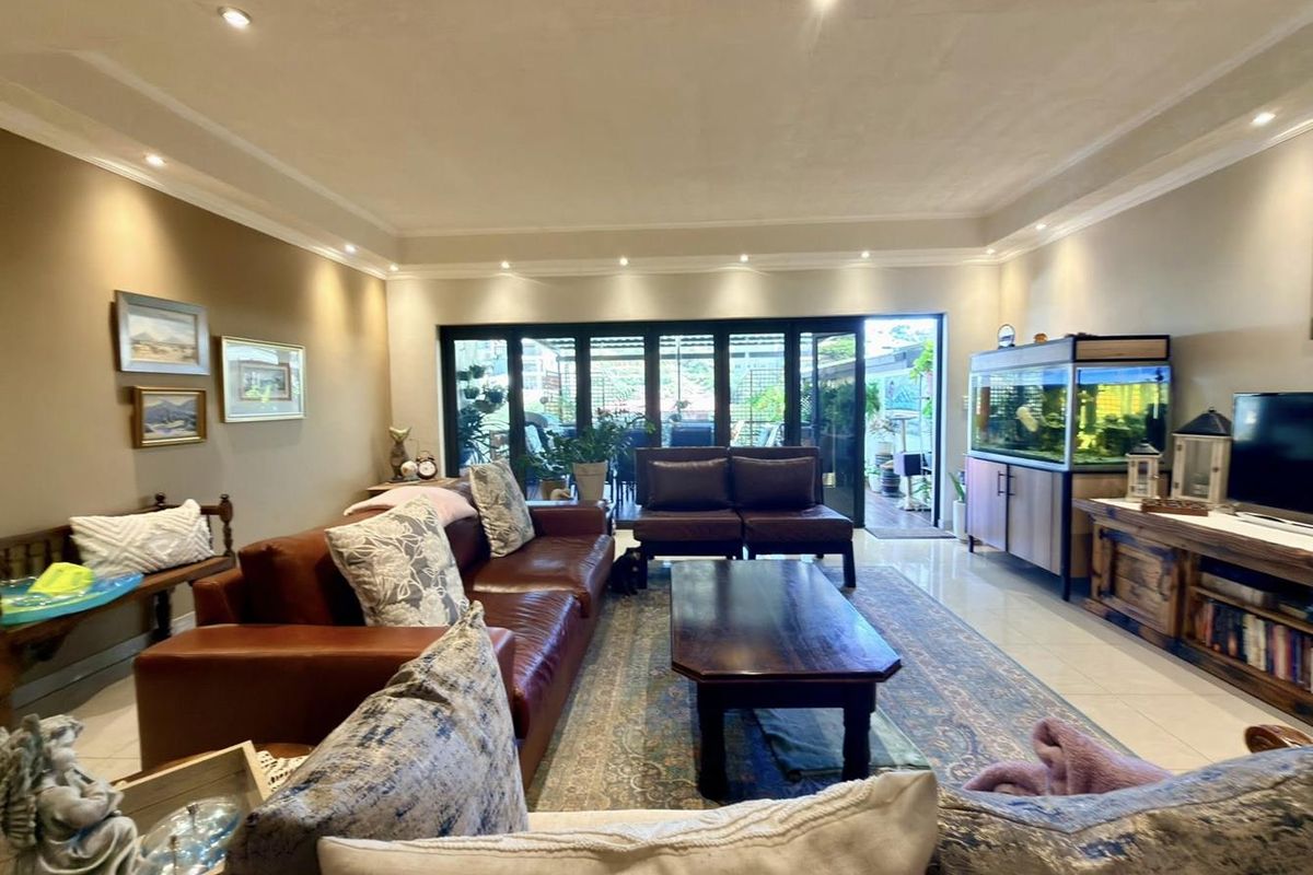 4 Bedroom House For Sale in Auasblick - Photo 3