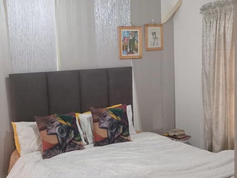 Beautiful Home awaiting it's new owners - Photo 4