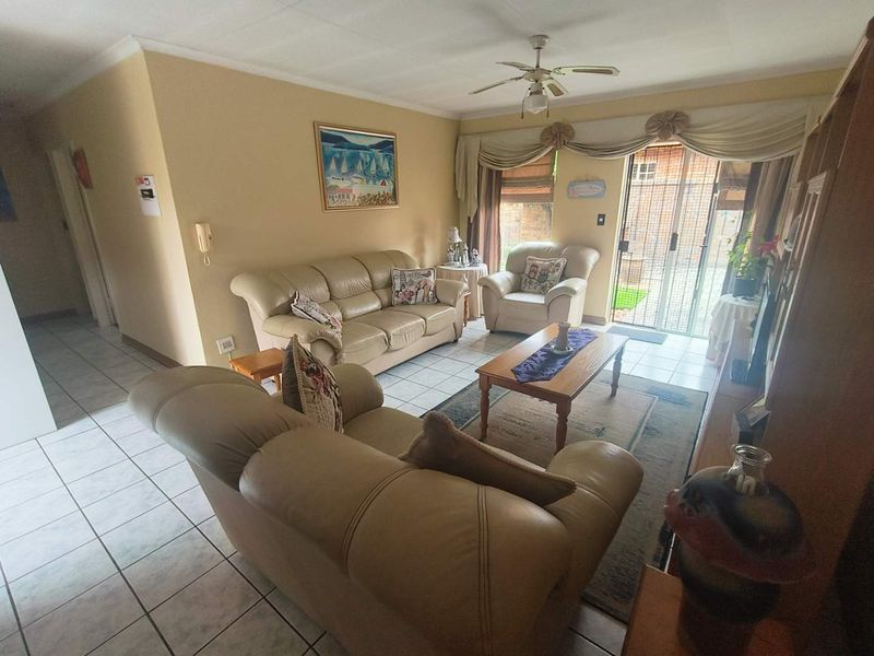 Elardia. 2 Bedroom Townhouse for sale - Photo 5