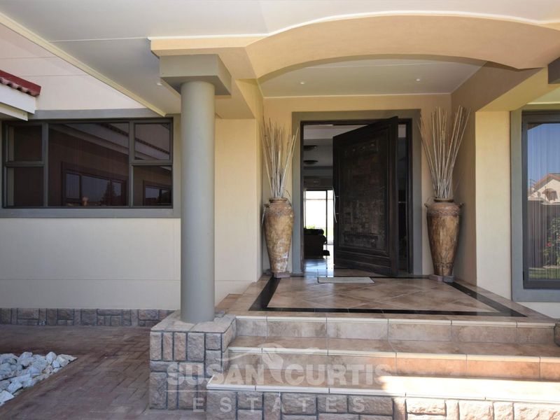 WELL BUILD FAMILY HOME CLOSE TO THE OCEAN - Photo 3