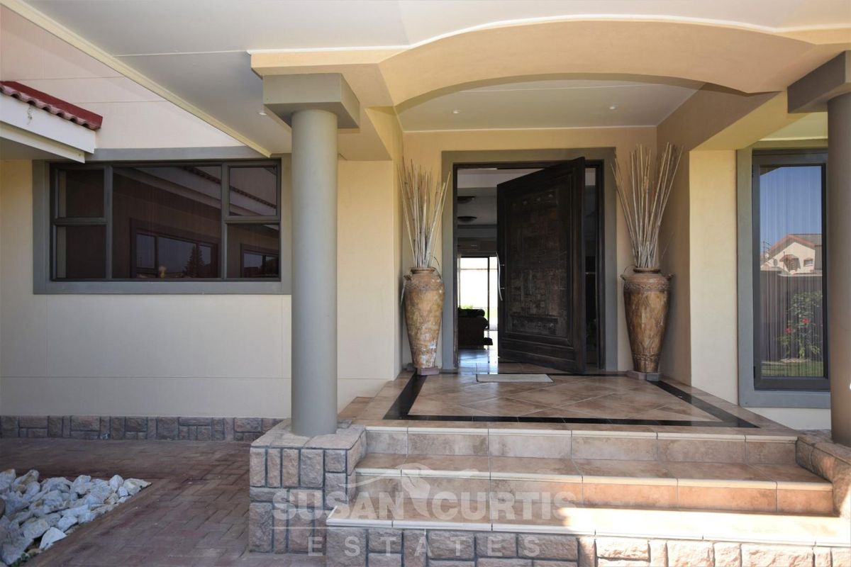 WELL BUILD FAMILY HOME CLOSE TO THE OCEAN - Photo 3