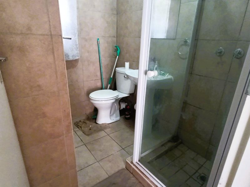 **Charming 1 Bedroom Ground Floor Unit in Lifestyle Security Complex** - Photo 7