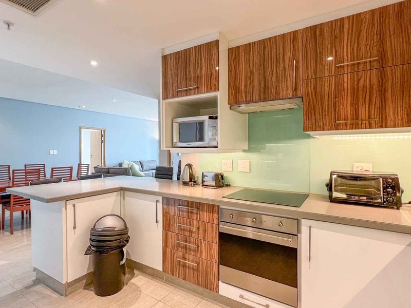 3 BEDROOM | 3 BATHROOM APARTMENT - Photo 3