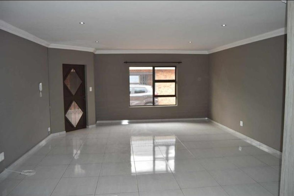 Lovely Cluster for Sale in Brackenhurst - Photo 4