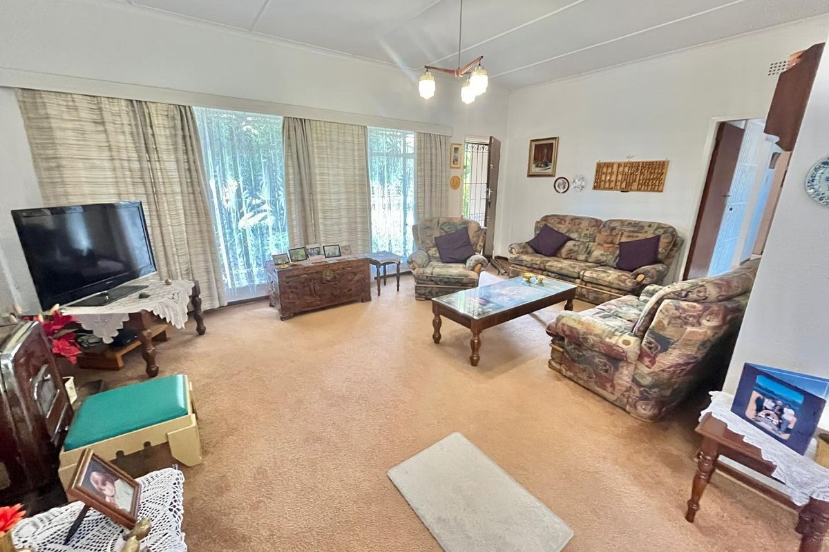This charming three-bedroom home is ideally situated just a short walk from ElspHigh school - Photo 4