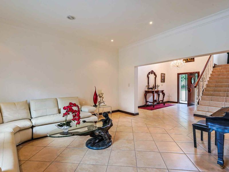 This spacious fully furnished 4-bedroom, 3.5-bathroom home offers comfortable family living with generous entertainment areas and modern conveniences. - Photo 7