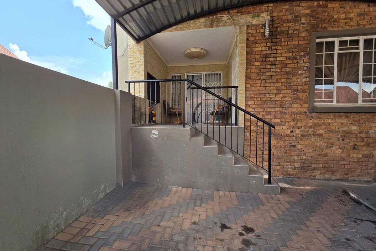 Spacious 3-Bedroom Home in a Perfectly Managed Estate - Photo 2