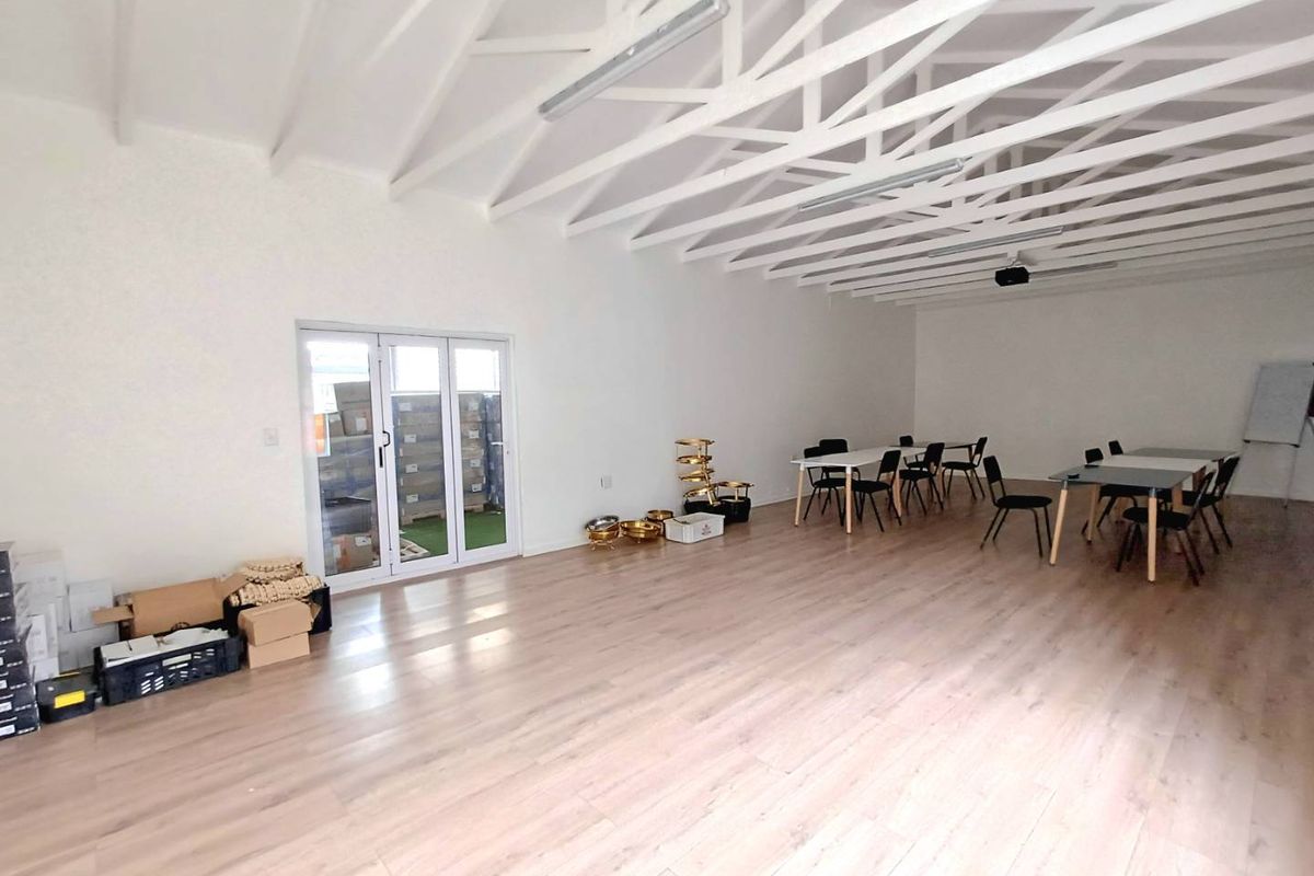 Elegant Multi-Room Residence with Exceptional Entertaining Potential - Photo 4