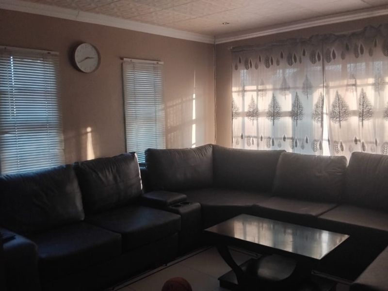 3 Bedroom House For Sale in Soshanguve Vv - Photo 5