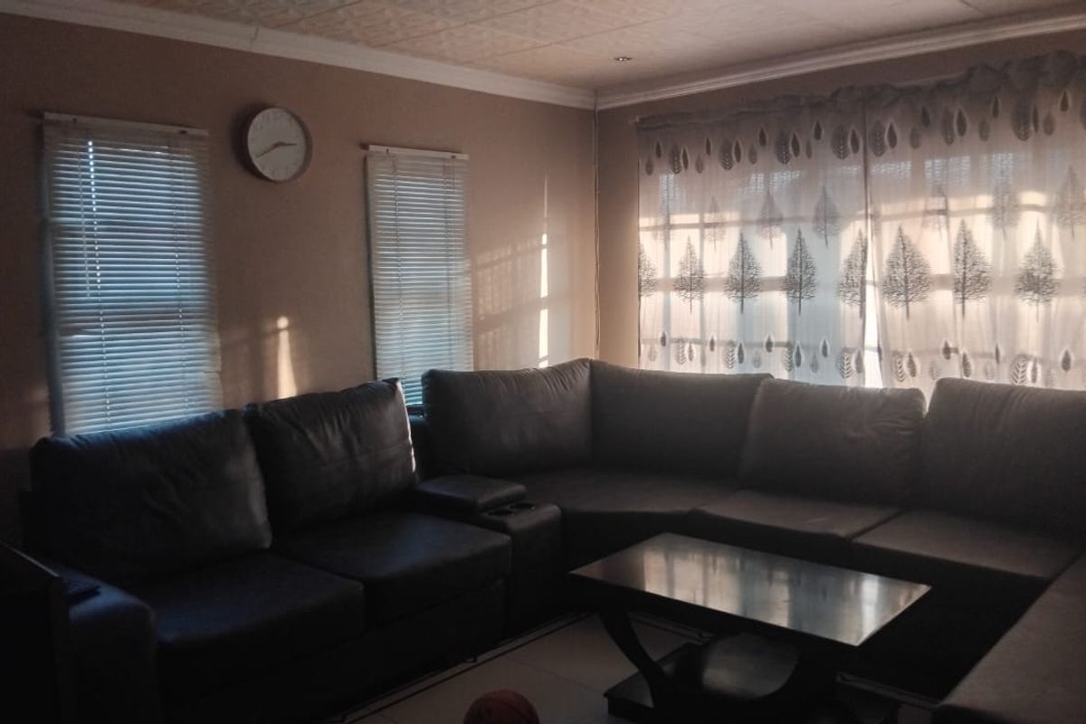 3 Bedroom House For Sale in Soshanguve Vv - Photo 5