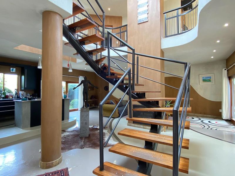 Architectural Masterpiece, 5 Bedrooms, Private Rooftop Garden - Photo 10
